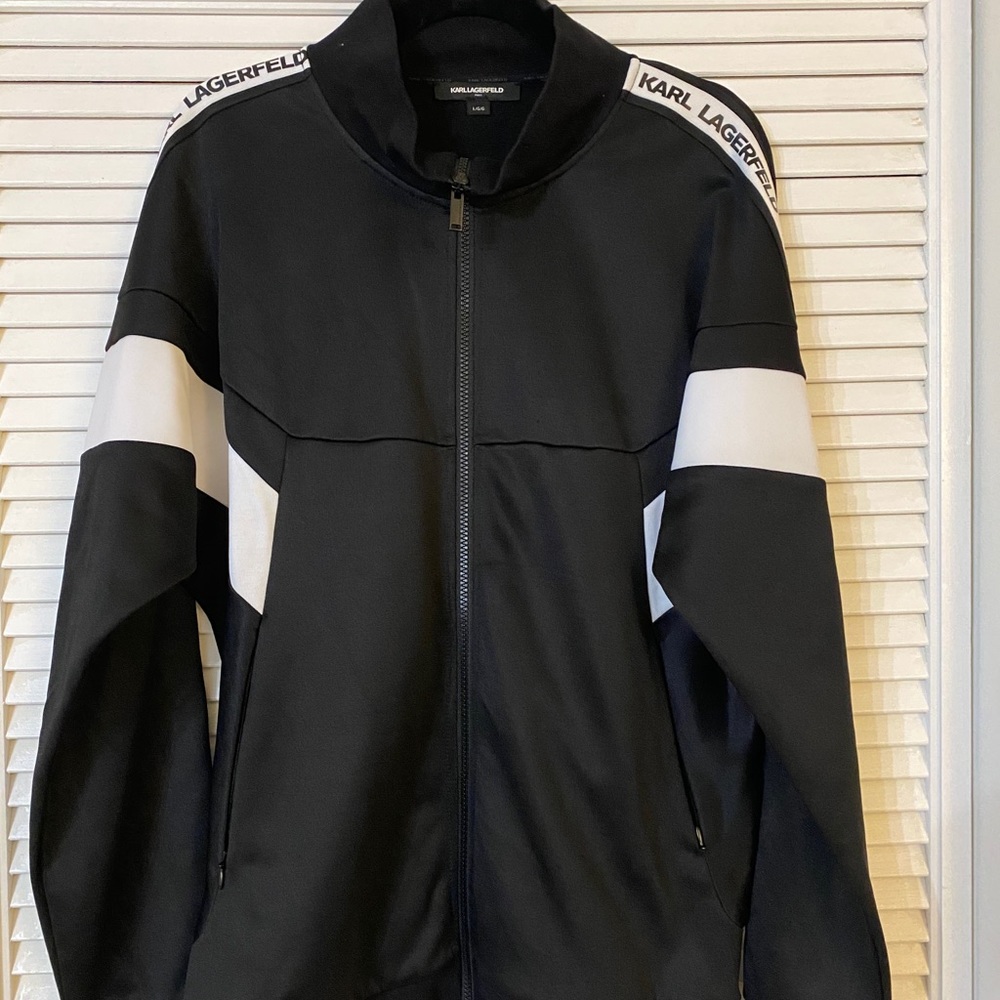 Karl lagerfirld men’s size Large